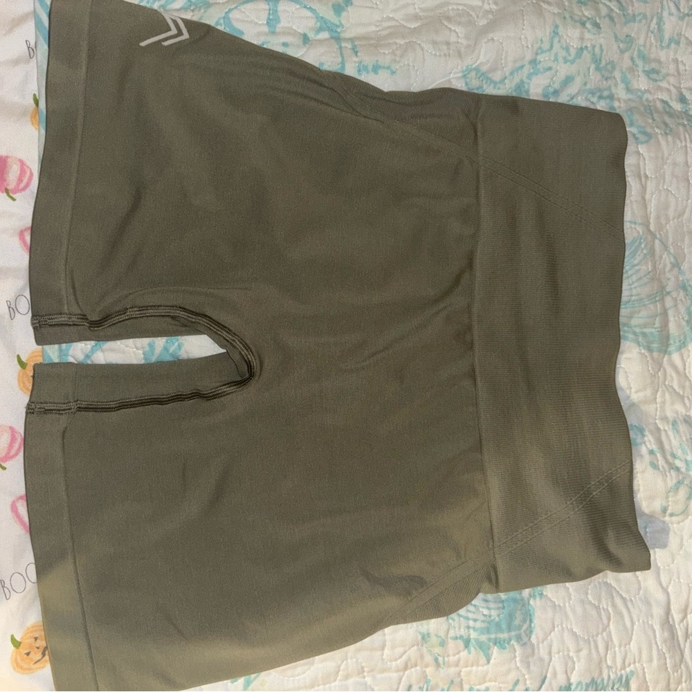 Oner active effortless shorts deep sage green size medium
